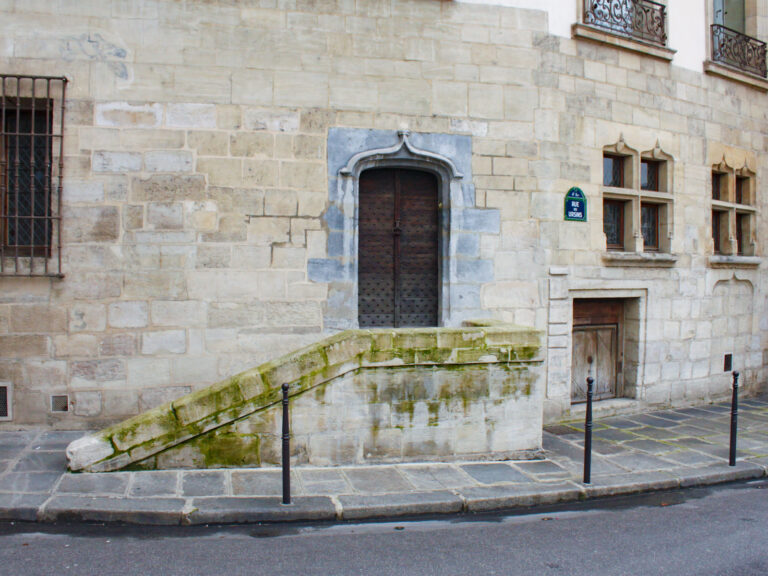 fausse maison medievale